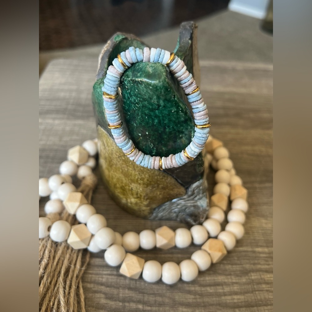 Elegant Blue and Gold Shell Bracelet